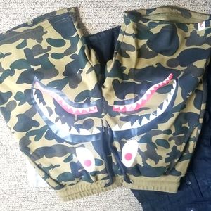 Bathing ape shorts OG camo sz L. Fit M